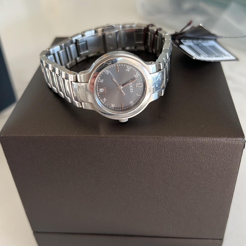 Gucci Watch 8900L 26mm Womens Grays X Silver